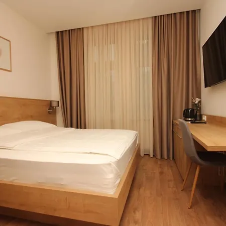 Alexandra Aparthotel 3*